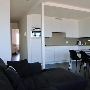 Modern Op De Zeedijk Met 2 Slaapkamers Te Ostende
